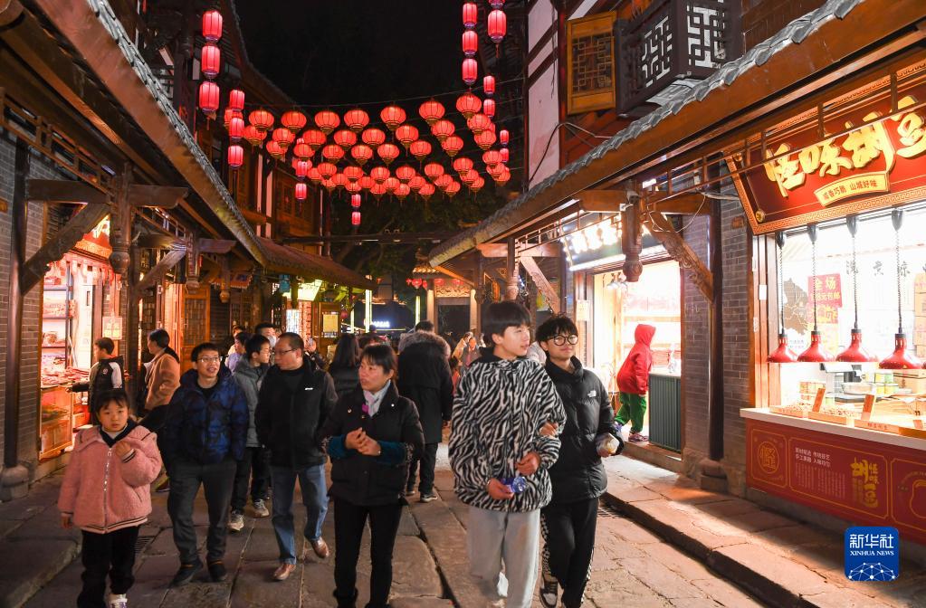 镜头里的中国年：年味浓 消费旺