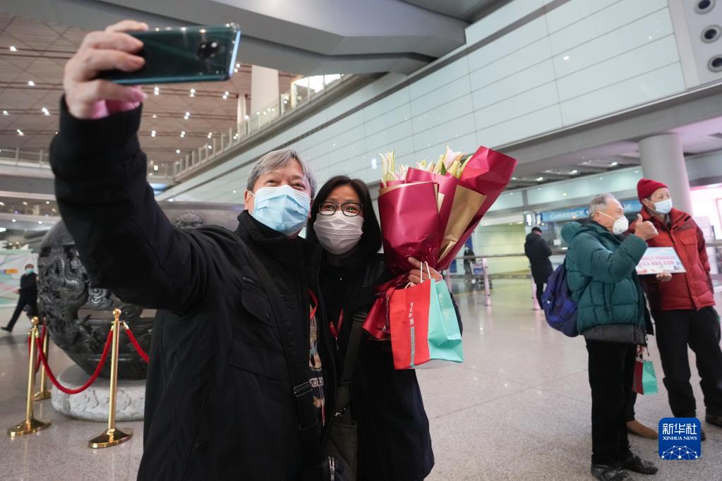 内地与港澳人员往来全面恢复后首个香港赴北京旅游团抵京