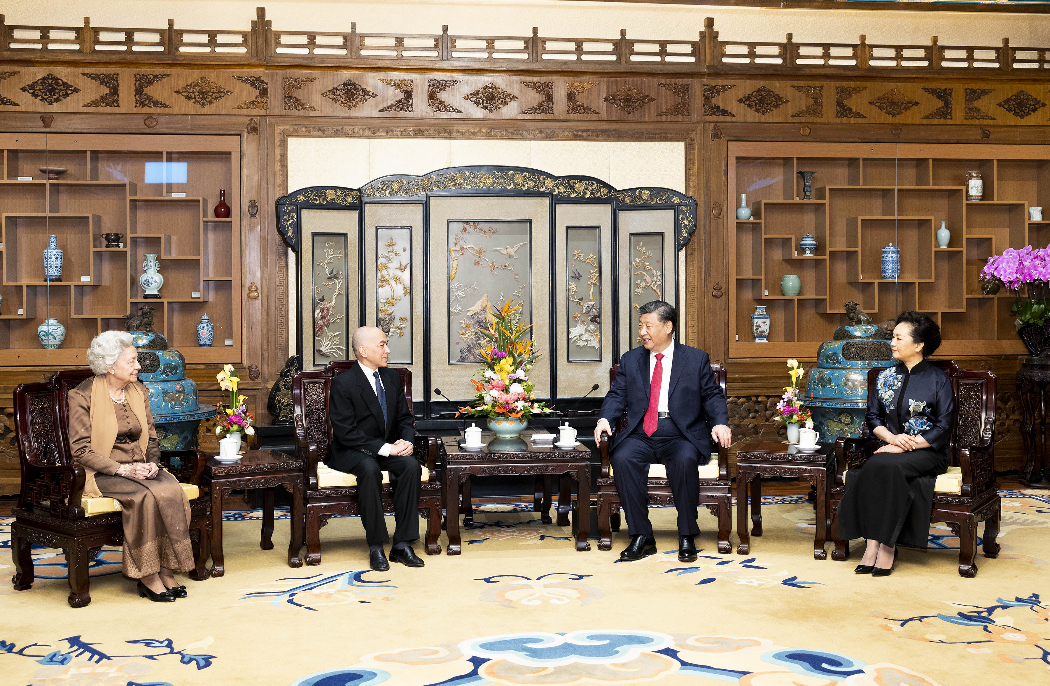 联播+｜早春时节会老友 习主席续写中柬友情