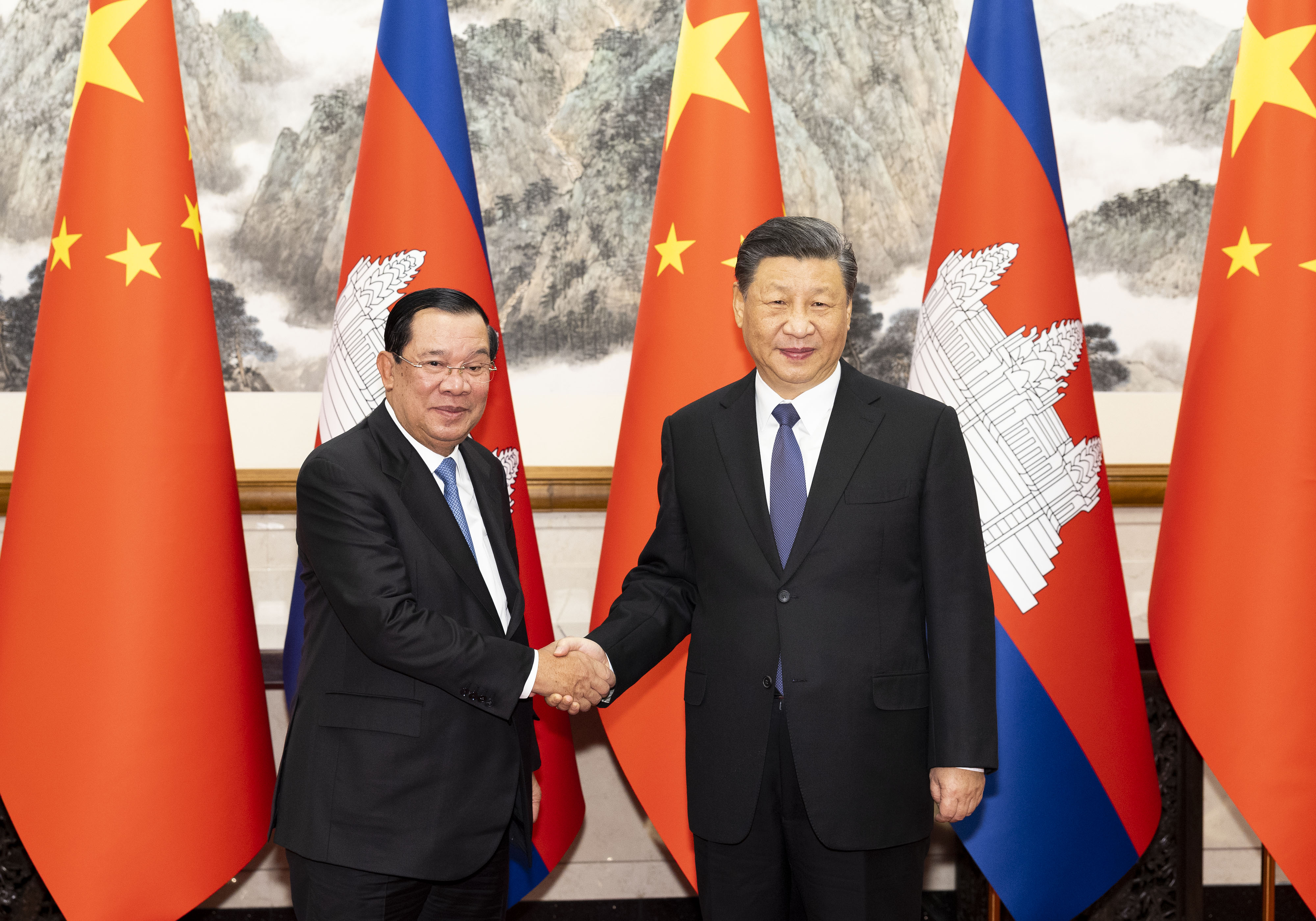 联播+｜早春时节会老友 习主席续写中柬友情