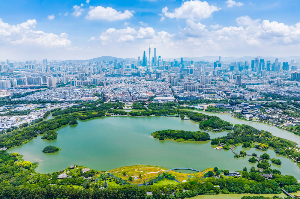 中国两会凝聚现代化远征的共识与力量