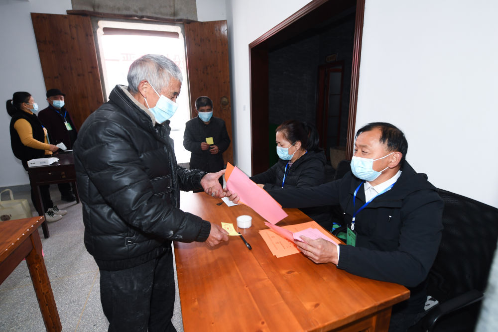 从小院议事到共商国是——中国两会民主故事