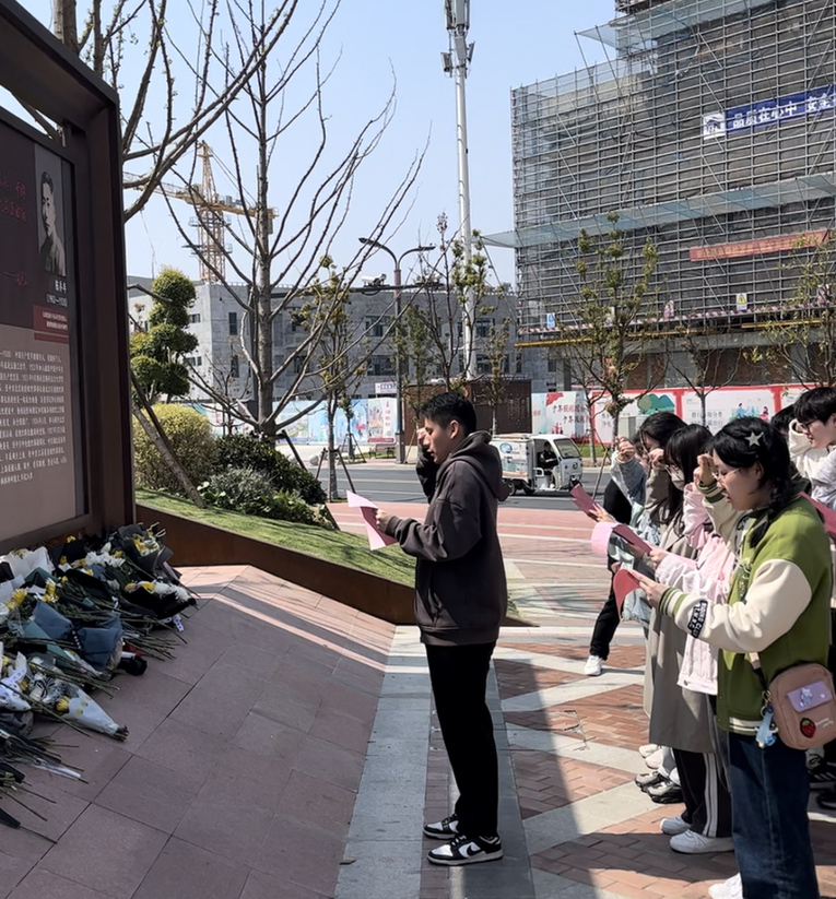 清明时节,他们来到延乔路致敬革命先烈 清明时节,他们来到延乔路致敬革命先烈