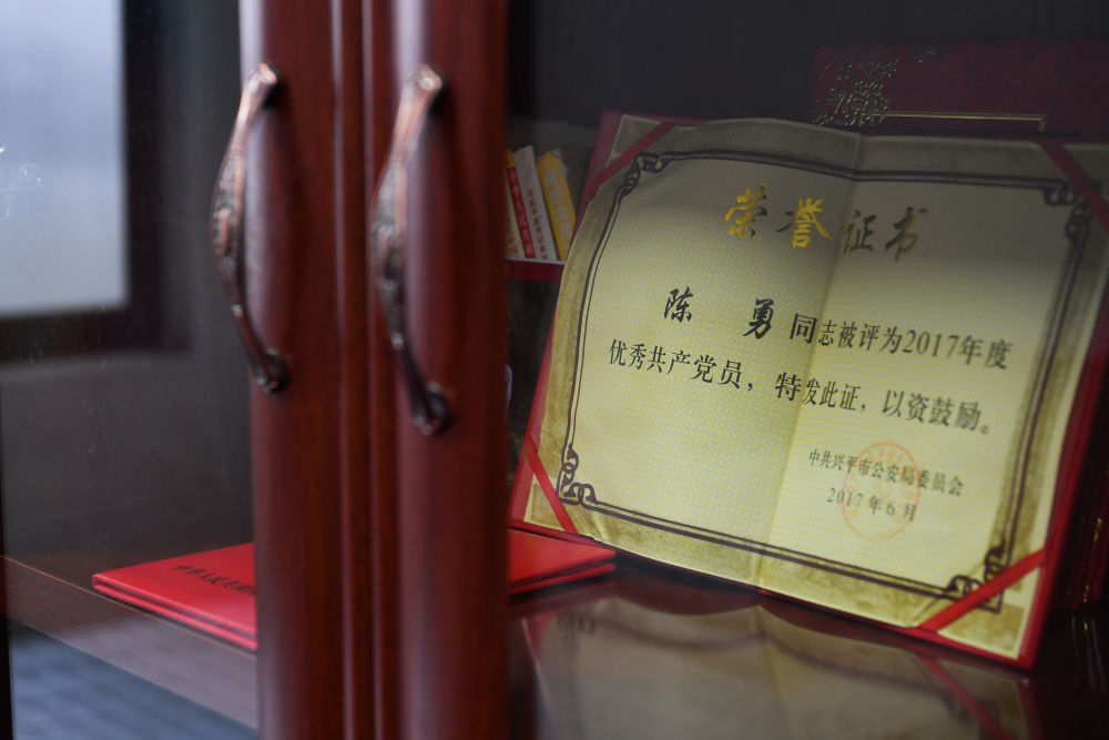 谢谢你曾温暖过我们——追记全国公安系统二级英雄模范陈勇