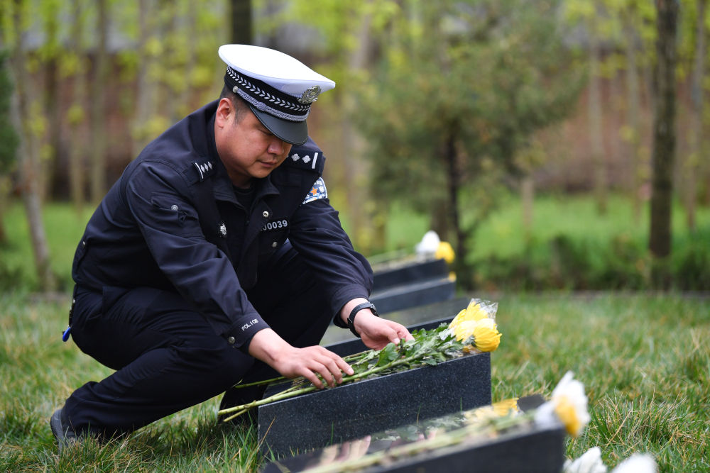 谢谢你曾温暖过我们——追记全国公安系统二级英雄模范陈勇