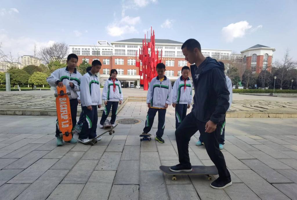 我的班主任是体育老师