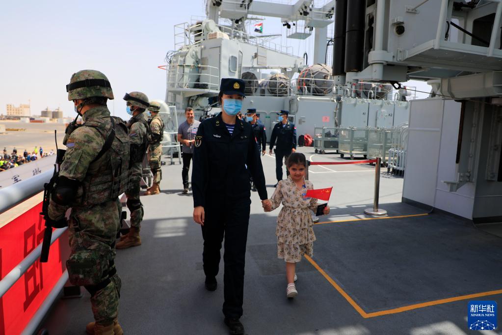 中国海军再次从苏丹撤离转运出493人 其中外国国籍人员221人