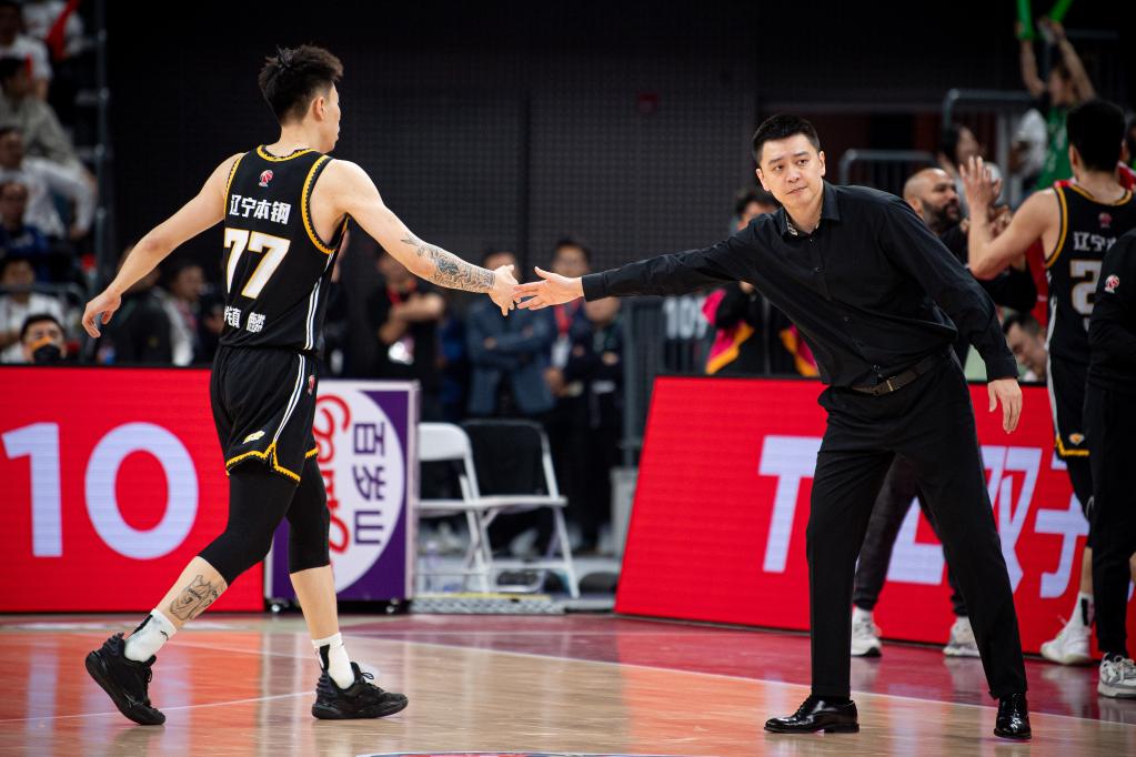 客场两连胜 CBA总决赛辽宁2:0领先浙江
