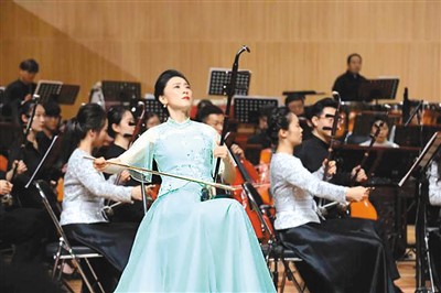 承大师精神 奏二胡新声