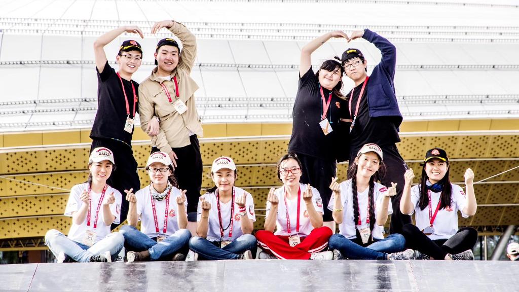 环塔那些人 | 不喜欢赛车，却独爱环塔——环塔拉力赛志愿者里的“老人”王鸿儒