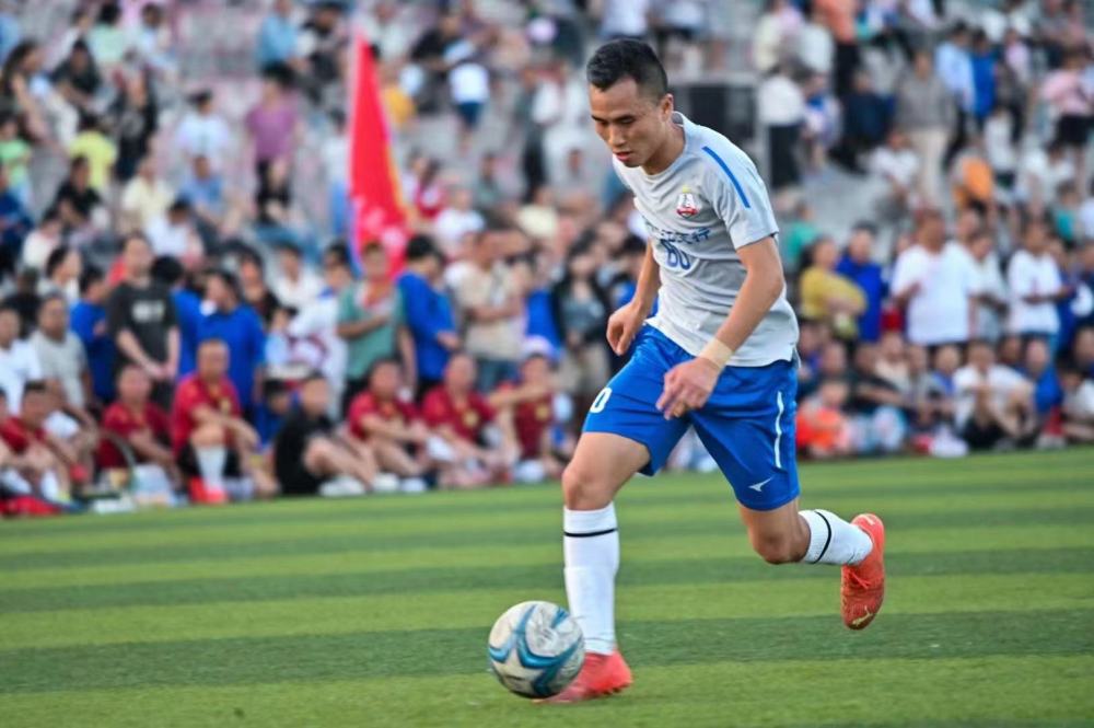 贵州“村超”里的“少林足球”