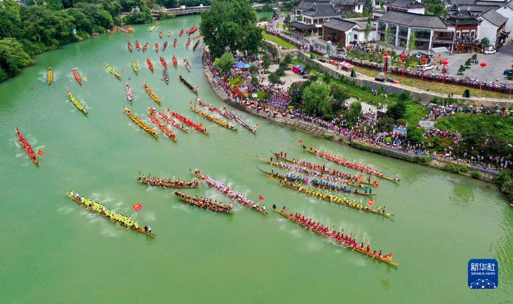 划龙舟迎端午 划龙舟迎端午