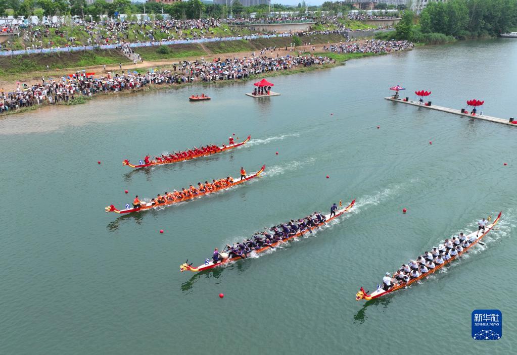 划龙舟迎端午