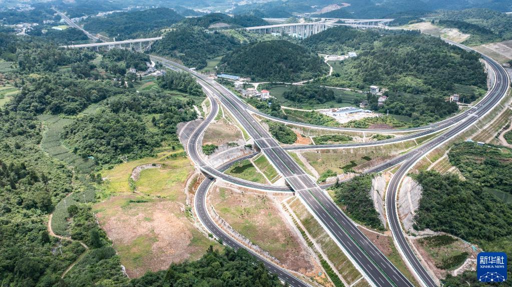 贵州德余高速全线建成通车