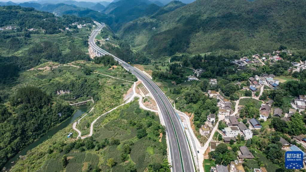 贵州德余高速全线建成通车