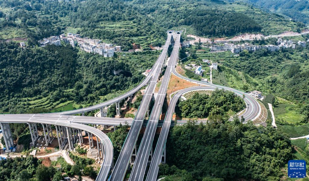 贵州德余高速全线建成通车