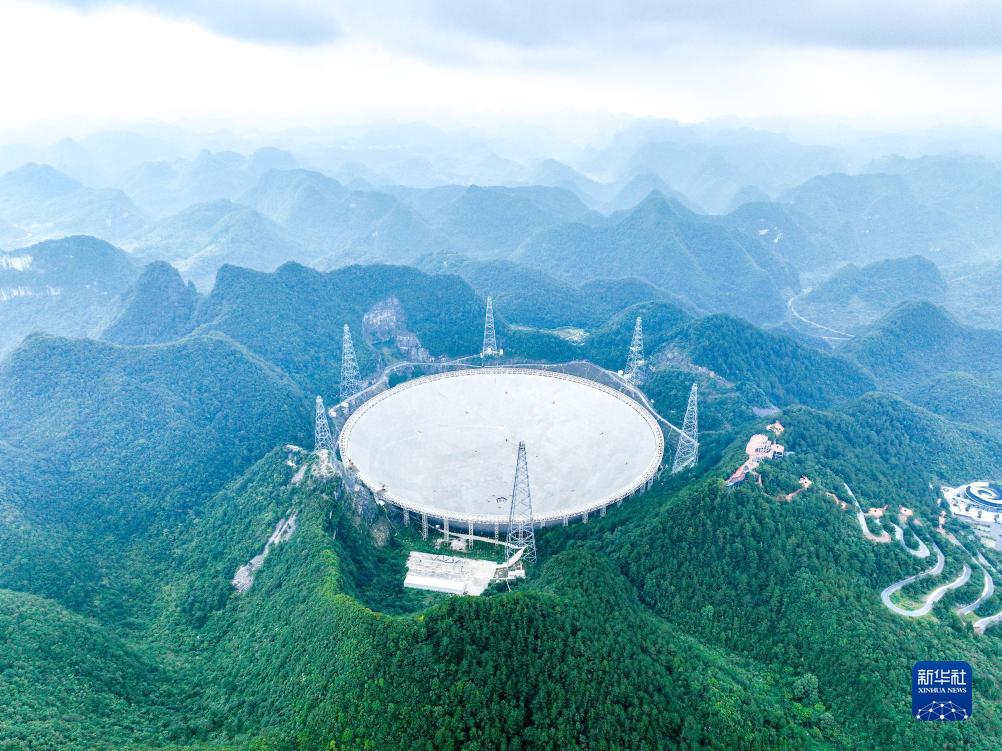 “中国天眼”首次在射电波段观测到黑洞“脉搏”