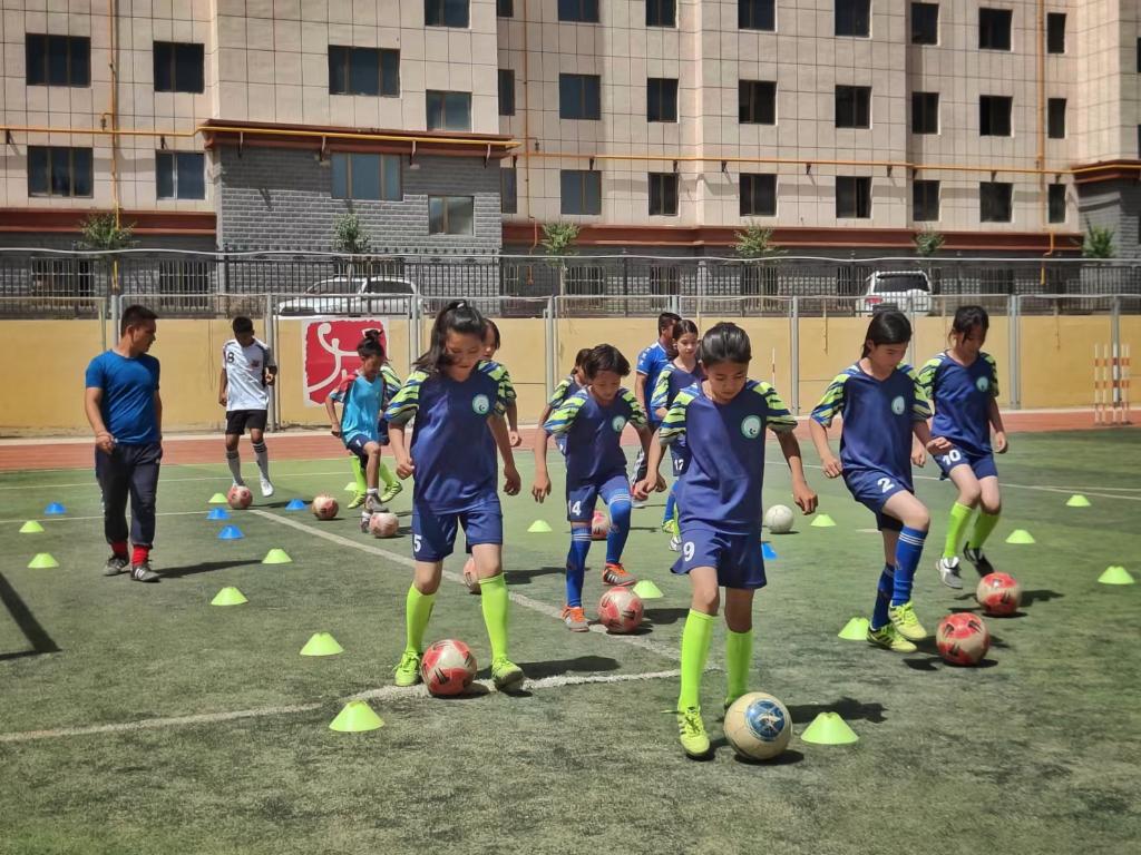 南疆校园兴起女足热