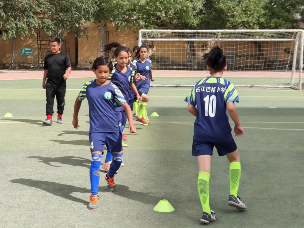 南疆校园兴起女足热