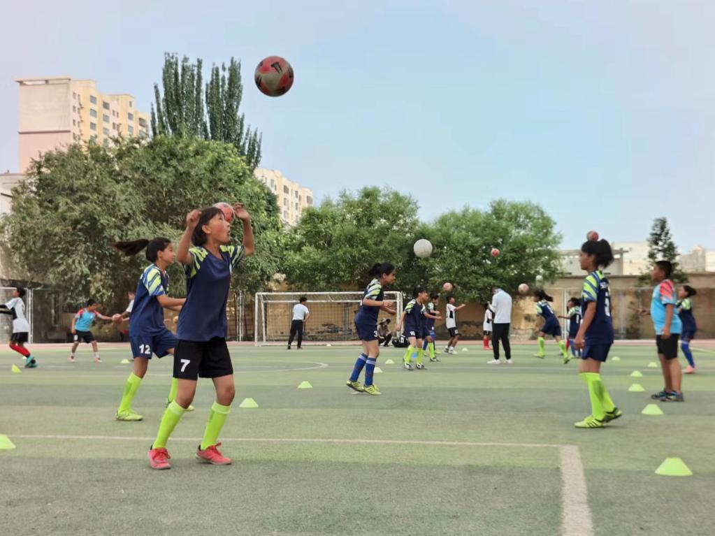 南疆校园兴起女足热