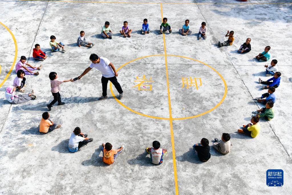 大山“微小学”的“守山人”