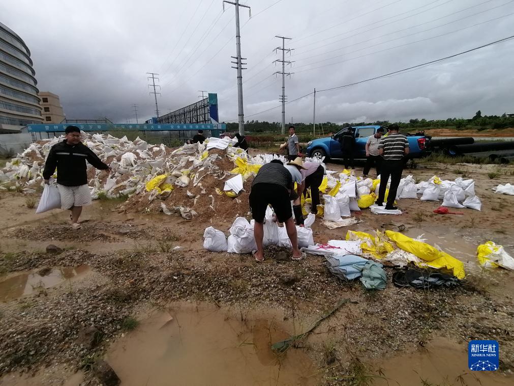 广西北海：暴雨过后救灾忙