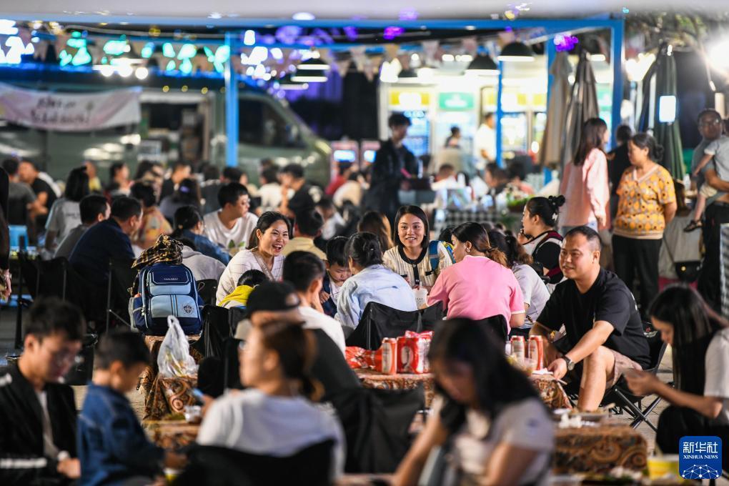 贵州兴义：“夜经济”激发旅游市场新活力