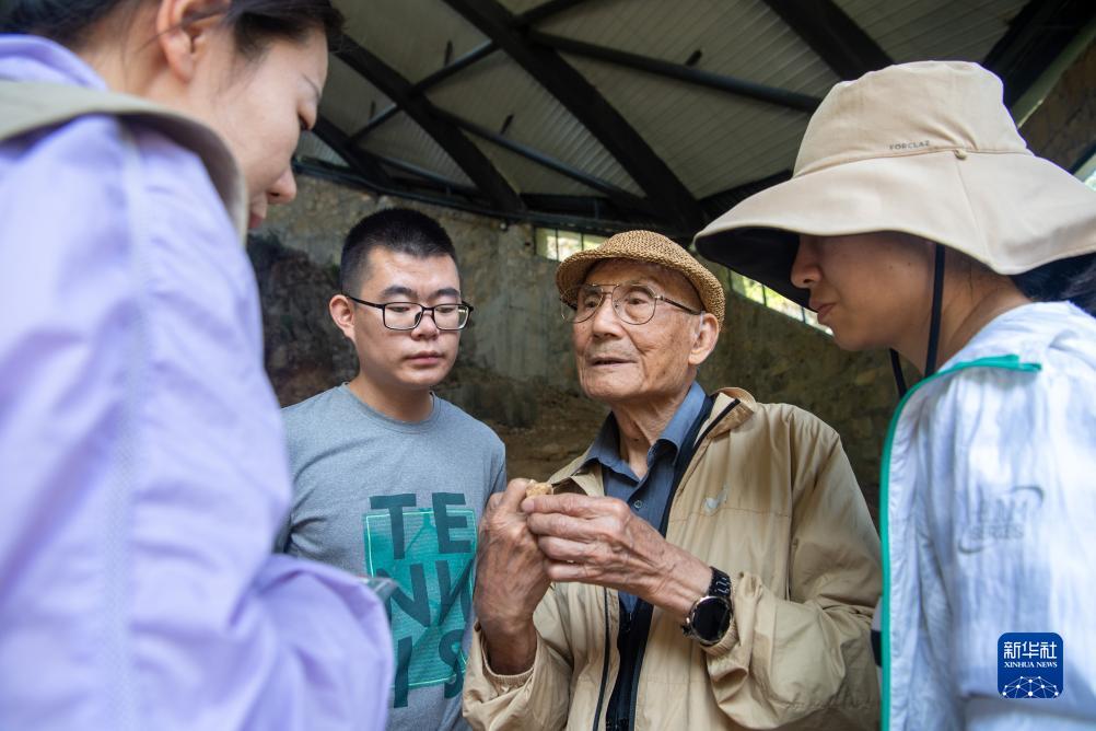 九旬研究员的“约会古人类”之旅