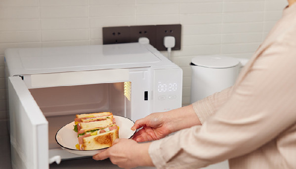 用微波炉加热食物影响人体健康吗