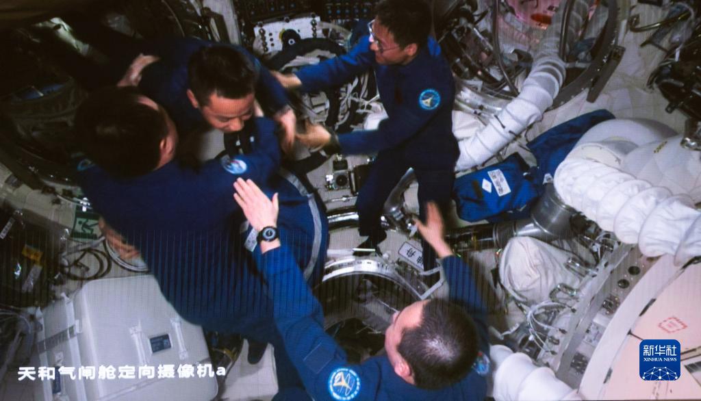 神舟十七号3名航天员顺利进驻中国空间站 神舟十七号3名航天员顺利进驻中国空间站