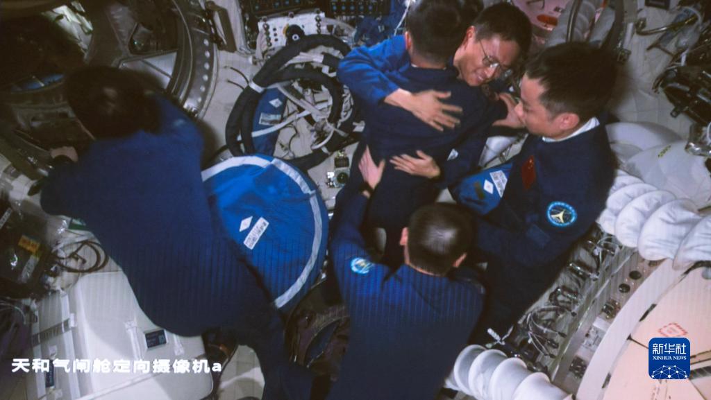 神舟十七号3名航天员顺利进驻中国空间站 神舟十七号3名航天员顺利进驻中国空间站