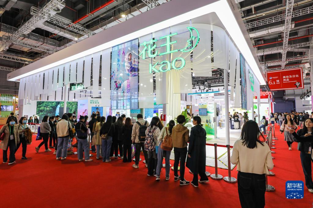 第六届进博会丨进博会上的“头回客”和“回头客”