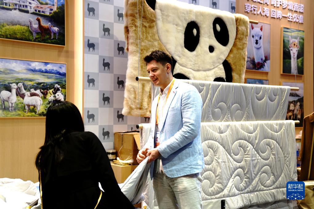 第六届进博会丨进博会上的“头回客”和“回头客”