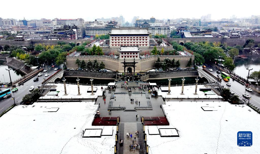 古都西安初冬迎初雪