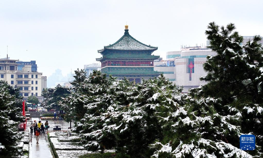 古都西安初冬迎初雪