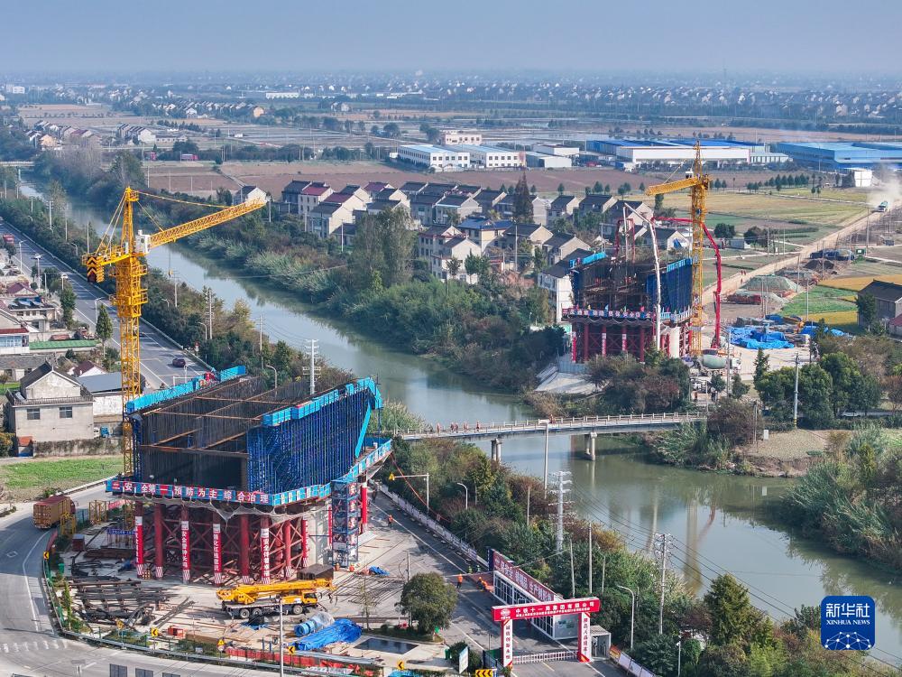 沪渝蓉高铁泰州段最大跨度连续梁拱全面开建