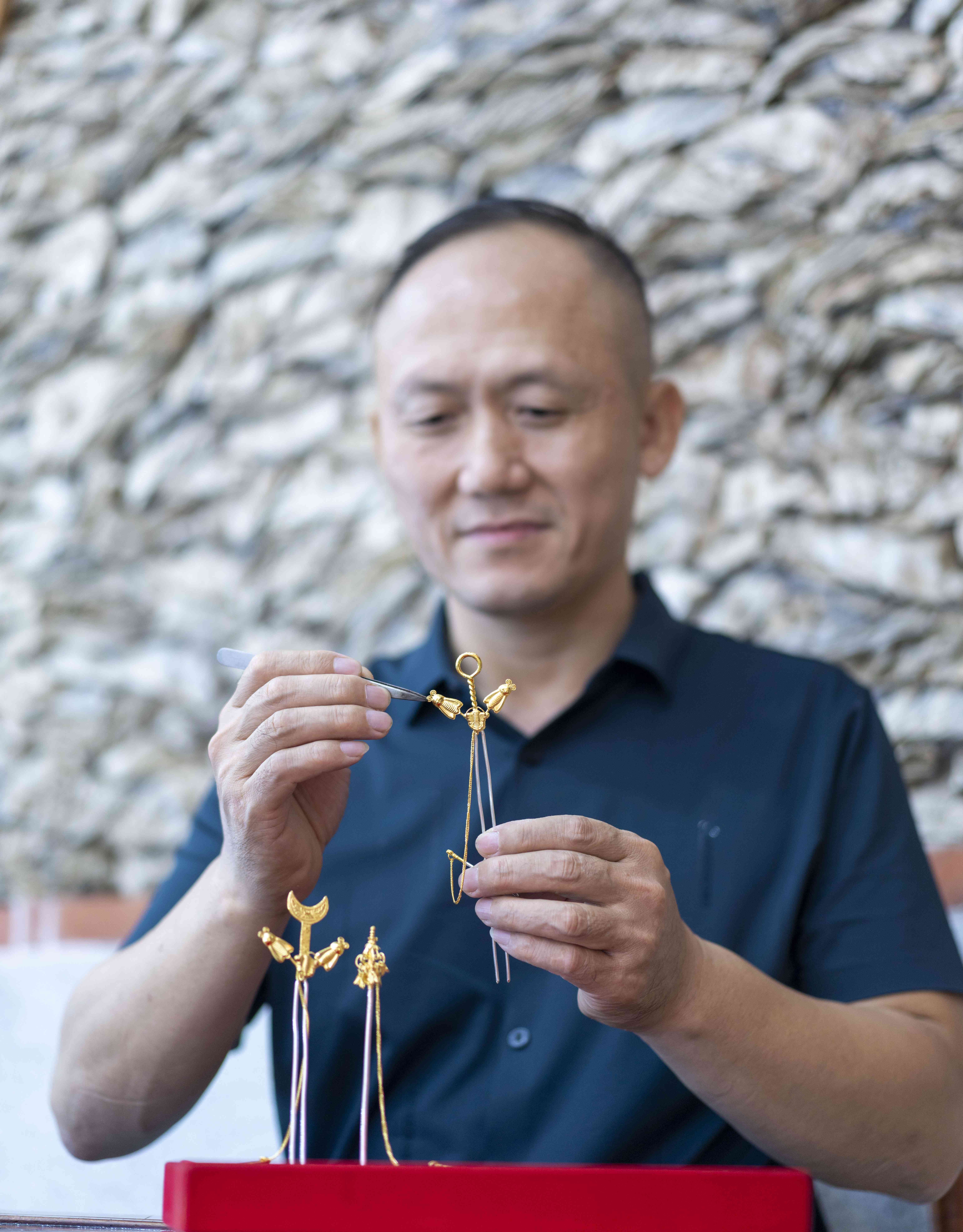泉州蟳埔：风随海潮涌 花开四季簪