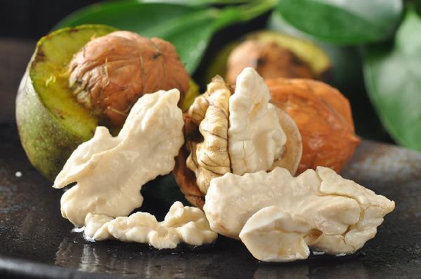 吃核桃，莫选“白富美”