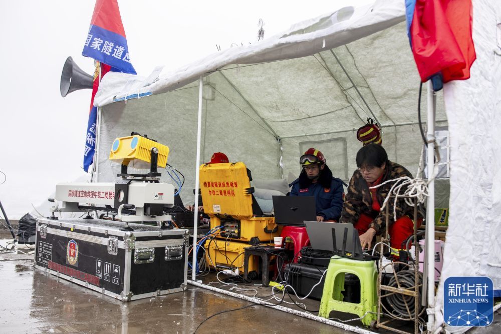 云南镇雄山体滑坡灾害救援继续推进 云南镇雄山体滑坡灾害救援继续推进