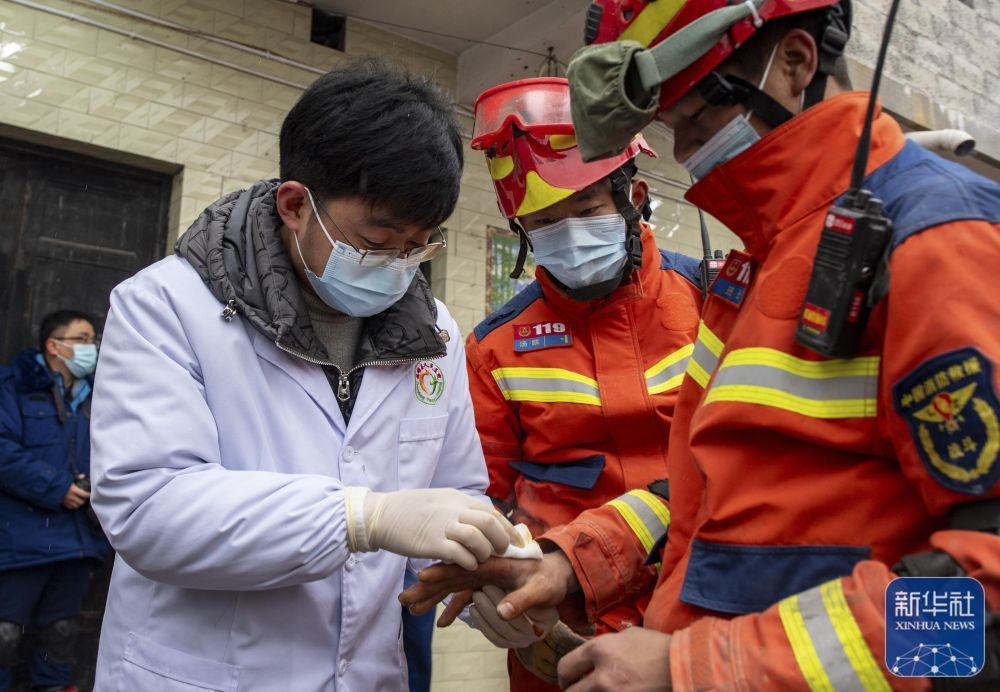 云南镇雄山体滑坡灾害救援继续推进 云南镇雄山体滑坡灾害救援继续推进