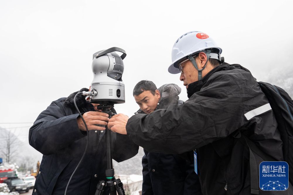 云南镇雄山体滑坡灾害救援继续推进 云南镇雄山体滑坡灾害救援继续推进