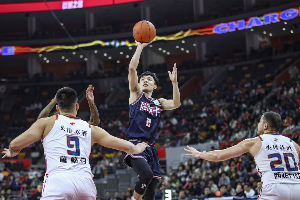 个子小就要更加快、准、稳——专访广东男篮后卫徐杰