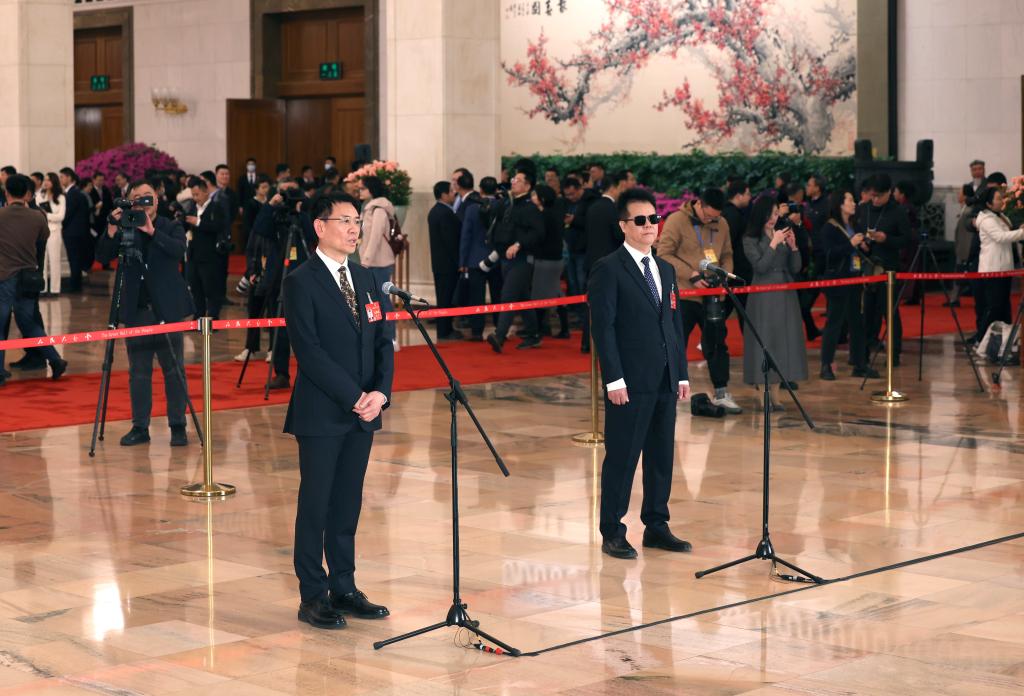 聚焦“代表通道”