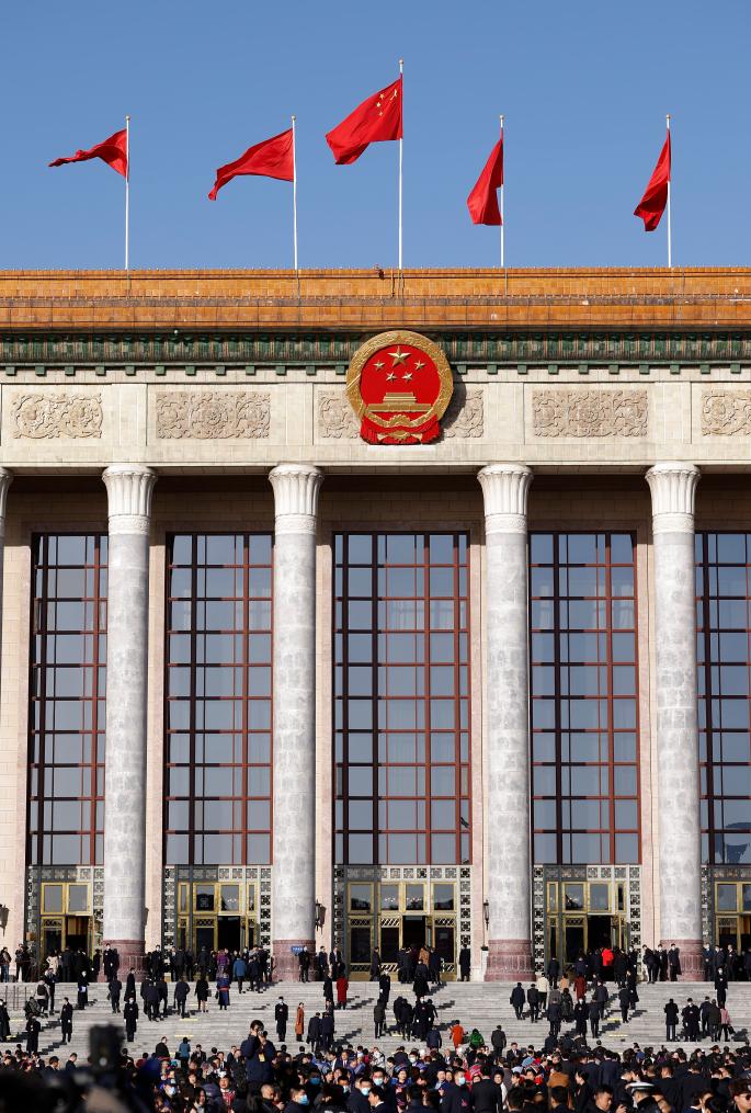 十四届全国人大二次会议举行第二次全体会议