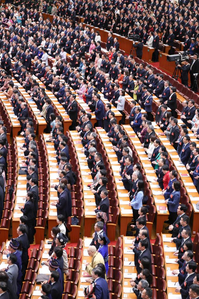 十四届全国人大二次会议举行第二次全体会议