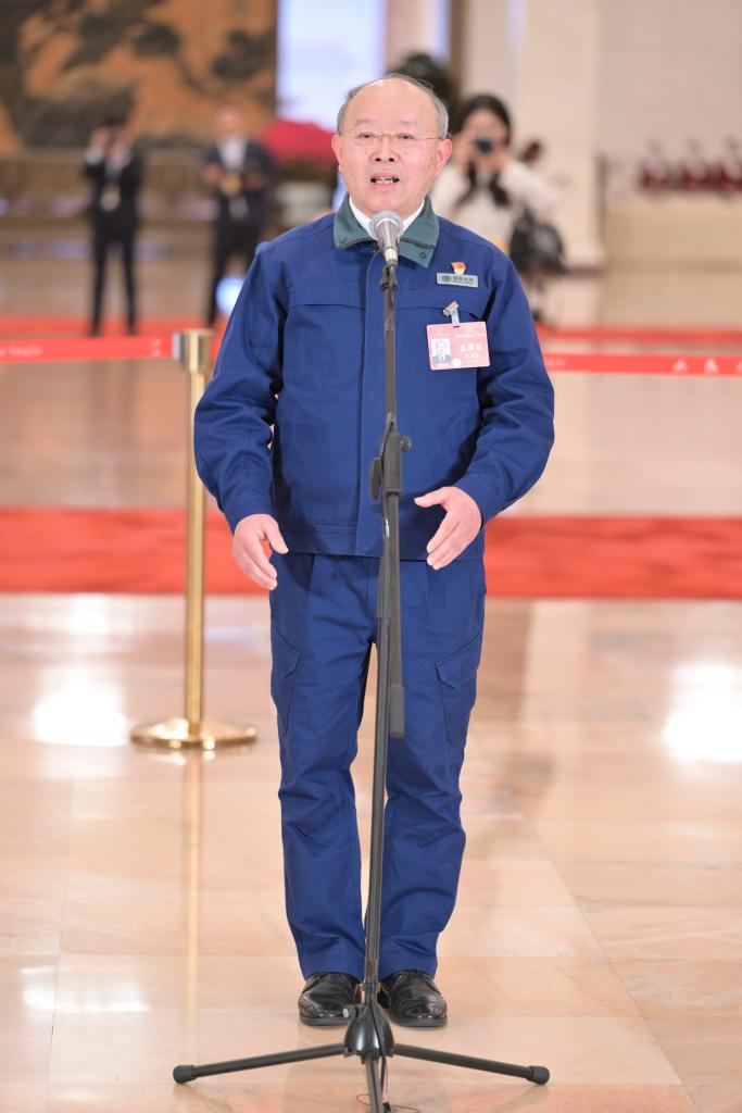 第三场“代表通道”集中采访活动举行