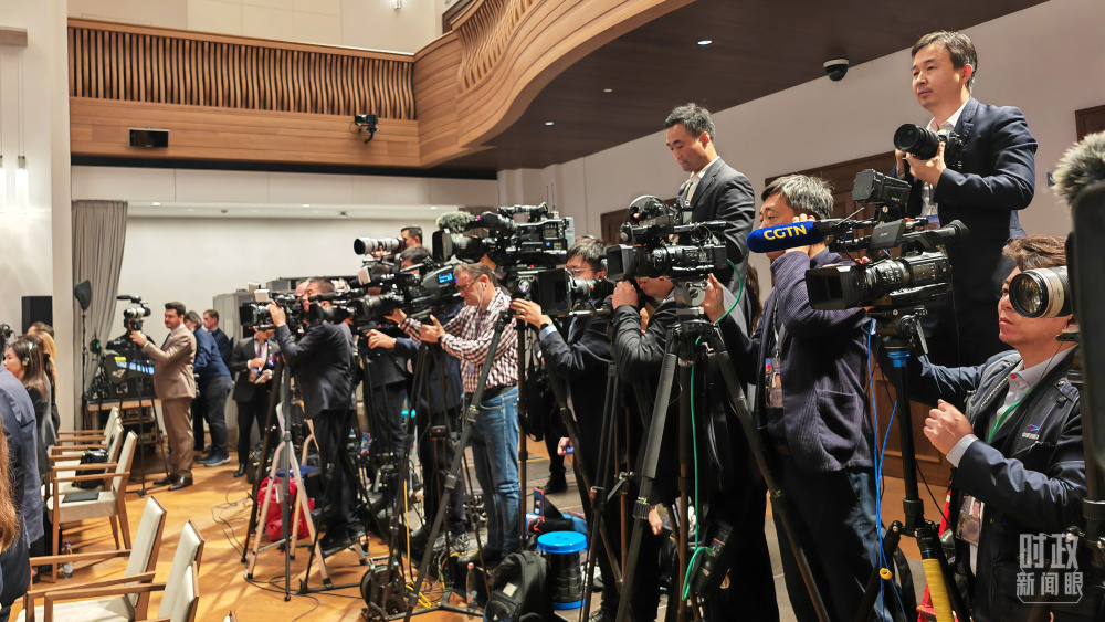 时政新闻眼丨一次历史性访问，引领中匈关系驶入“黄金航道”