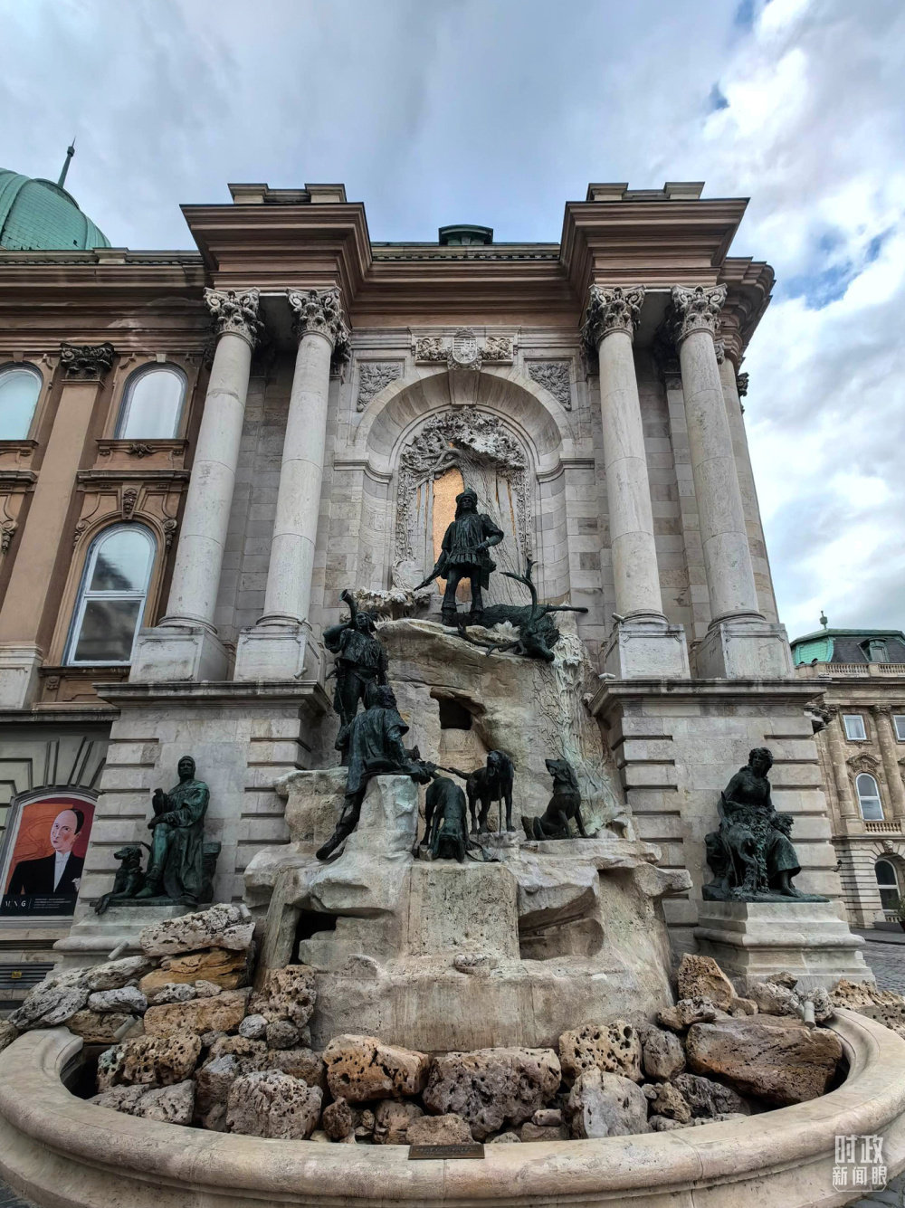 时政新闻眼丨一次历史性访问，引领中匈关系驶入“黄金航道”