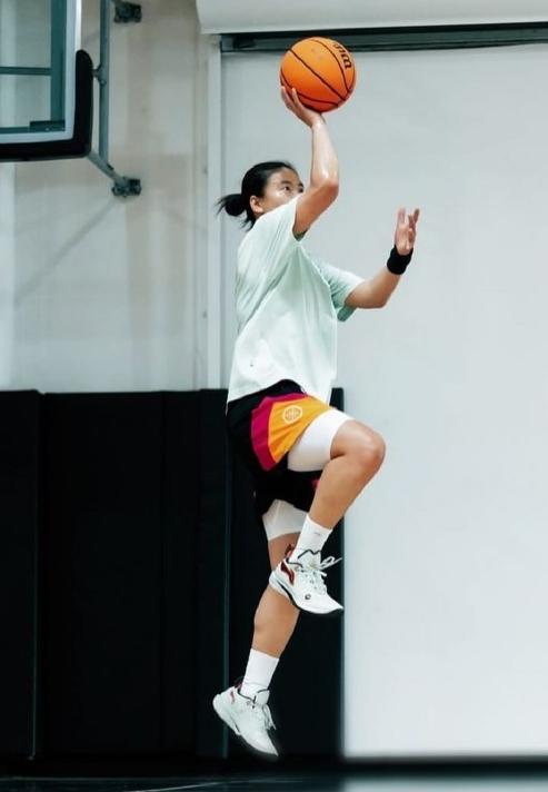 重返球场那天,我梦里全是那条受伤的左腿——访中国三人女篮队员王丽丽