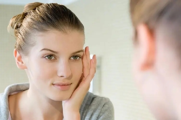 避免“老花”提前报到 应该怎么做？